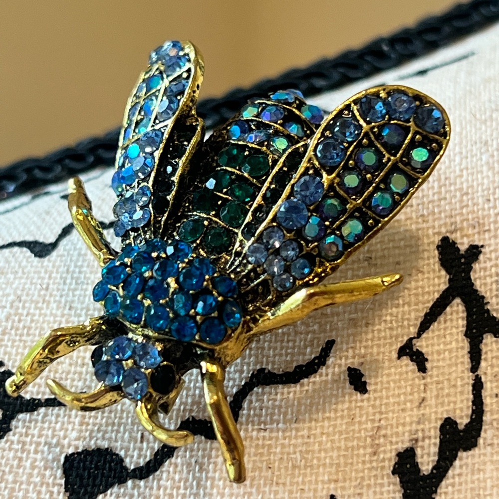 🐝 Vintage Rhinestone Blue Turquoise Bee Brooch Pin 💙